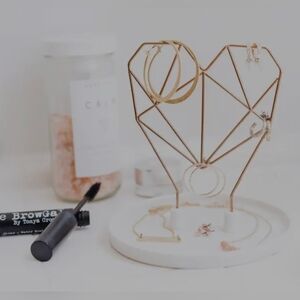✨️3/$25✨️ Imm Living Coxet Wire Heart ceramic jewelry holder